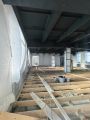 Установка бордюра
Монтаж полов
Работаем