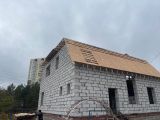Как раз перед снегом успели закрыть подкладочным ковром. В этом году как погода будет потеплее закроем кровлю…