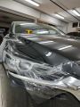 Монтаж полиуретановой пленки Suntek на переднюю часть автомобиля Mazda 6