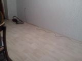 Укладка линолеума,монтаж плинтуса.