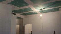 Устройство гипсокартонных потолков разного уровня в квартире