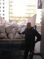 Спустили 110 мешков за 1.5 часа 2 грузчика. 