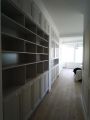 книжный шкаф в нише по индивидуальным размерам