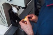 JWLLAB предлагает высококачественный срочный ремонт ювелирных изделий и очков с помощью современного аппарата для лазерной сварки.Лазерная пайка позволяет спаять самые тонкие и хрупкие детали, не нагревая изделие. Благодаря этому швы после сварки лазером практически неразличимы, такой вид ремонта может применяться даже для самых миниатюрных деталей. Пайка с помощью лазера применяется для ювелирных украшений , оправ очков и других изделий, она позволяет избежать деформации изделия и ухудшения его внешне