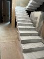 Отделка лестницы мрамором