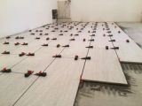 Укладка керамогранита с применением системы выравнивания плитки