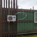 Монтаж кондиционера в контейнере переоборудованном в гостевой домик. 