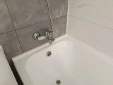 Герметизация ванны с акриловыми бордюрами. Установка экрана под ванну. 