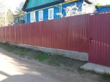 Фронтальный забор,с колитка и возможностью установки вьездных ворот))