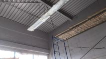 Malování nebytových prostor 60m2 výška 8m vlnité plechy, sádrokarton, sádrokartonové tvárnice.