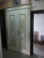 Установленная дверь.