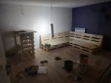 стены г/плита, кабанчик гипс, шпаклёвка покраска, потолок жб перекрытия штукатурка шпаклёвка покраска, изготовление дивана из паллет, барная стойка из паллет, стиль лофт