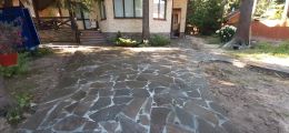 Сделали мощение плитняком.