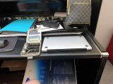 Инструментарий в сервисном центре: отвёртки, зарядные устройства, разнообразные элементы питания для разных электронных устройств