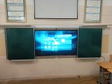 Рельсовая система школьных досок с интерактивной панелью. 