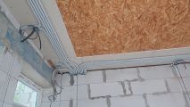 Укладка провода по потолку 