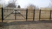 Устройство ограждения на даче по просьбе Клиента вид со стороны двора