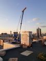 Подъем внешнего блока кондиционера весом 380кг на кровлю здания.