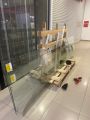 Разгрузка и монтаж стеклянной перегородки в альфа банке 
