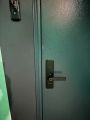 Установка умного замка в тамбурную дверь с подгонкой посадочного места и регулировкой.