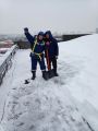 Чистка крыши от снега