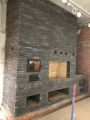 Комплекс с русской печью, мангальной зоной и печью для казана. Снаружи облицован ригельным кирпичом