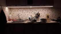 Установленное освещение  рабочей зоны кухни. (светодиодного светильника(ленты))