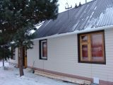 Устройство двухскатной крыши и монтаж сайдинга