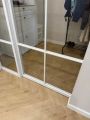 Замена стекла в лофт перегородке. Ремонт раздвижной перегородки. Ремонт раздвижной двери.