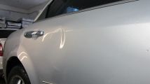 Chrysler 300c : вмятина на задней двери