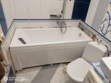 Установка акриловой ванны и экрана в квартире 