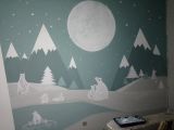 Роспись стены в детской комнате
