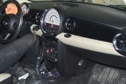 перетяжка торпедо и востановление подушек безопасности на мини купер.Разблокировка ремней безопасности