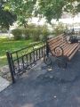 Скамейка и ограждения