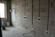 Выполняю работы по монтажу и замене электропроводки в штробах. Штробление для подрозетников.
Штробление под трубы. 