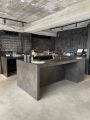 Покрытие микроцементом барного острова и столешницы
