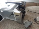 Сильное искрение в внутри микроволновки про горел корпус заменили детали 