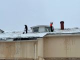 Чистка крыш от снега