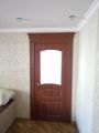 дверь с капителями