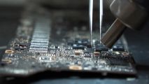Ремонт материнской платы Macbook на компонентном уровне 