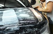 Процесс оклейки авто