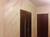 Москва, кухня+коридор, площадь под отделку стен 36 кв.м.  Декоративная штукатурка Метеоре 10 Мармориззато (Meteore 10 Marmorizzato) – это изумительная вариация от знаменитого итальянского брэнда Вальпант (Valpaint) на тему «мраморных разводов» в современной стилистике, с необычной, как бы полированной текстурой благородных плит каррарского или юрского мрамора.