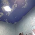 Сочетание декоративной штукатурки и натяжного потолка