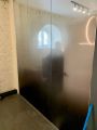 Установка плёнки, градиент, на стеклянную перегородку 