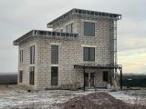 Металлконструкции выступов к дому и козырьков