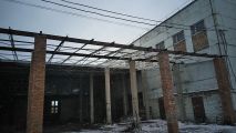 Изготовление здания цеха из бу металла. Демонтаж бетонных плит, резка свай под нивелир, заливка бетона под опоры, монтаж колонн.