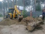 Корчевка пней экскаватором-погрузчиком