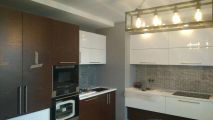 Ремонт и отделка квартиры 120 м2 мкр Горский. Начиная с демонтажа стяжки и цементной штукатурки стен, устройство проемов в бетонных стенах, прокладки инженерных систем и заканчивая чистовой отделкой.