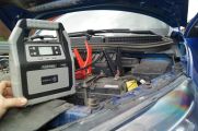 Прикуривание двигателей легковых автомобилях как пусковым устройством, так и другими способами.