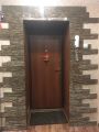 Декоративная отделка проема двери декоративным камнем